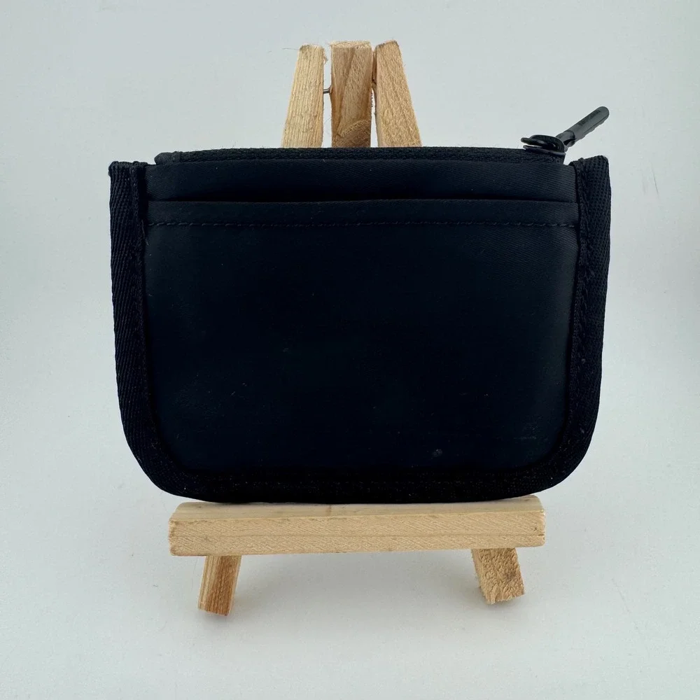 Lululemon True Identity‎ Card Turner Pouch Black Excellent Zip Card Holder